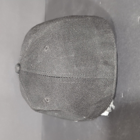 Jordan Jump Men's Black Fitted Basketball Sports Cap. - Picture 3 of 6